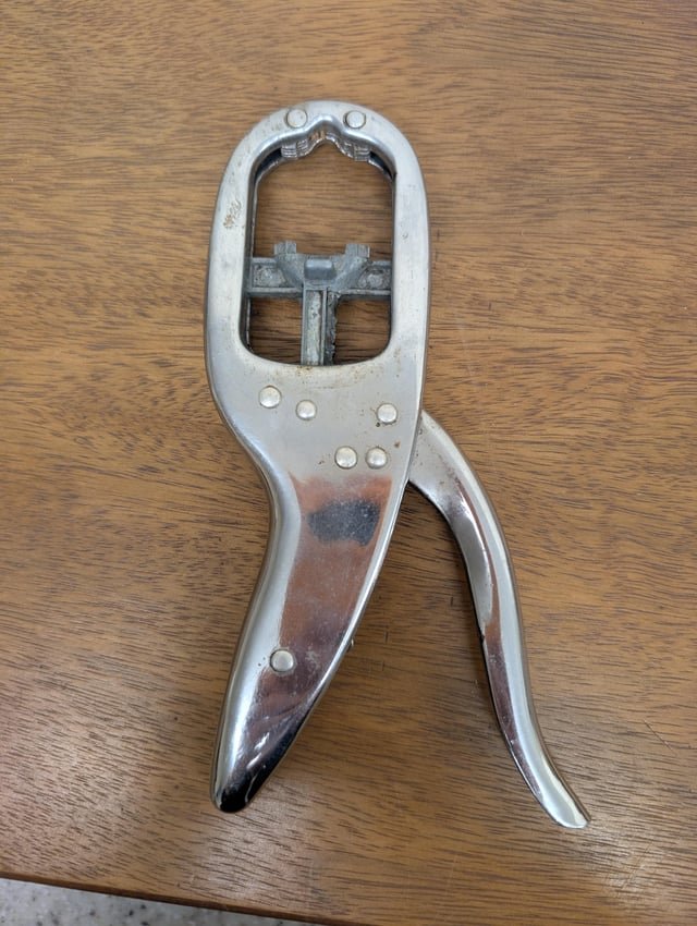 What is this thing? A thing with a handle that you squeeze. Each squeeze pushes the dull looking silver part in the middle towards the top