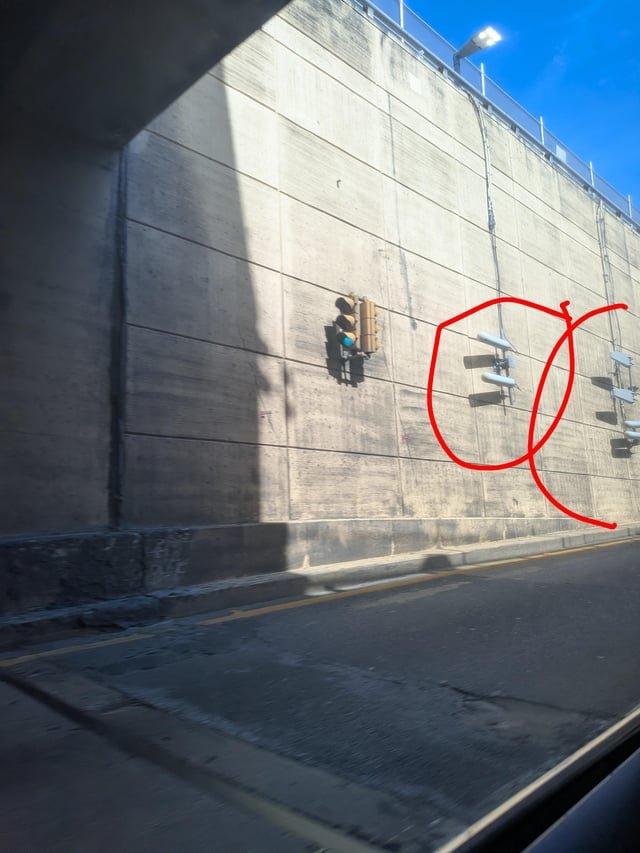 What are these radio antennas for at the entrance/exit to Hampton Roads Bridge Tunnel?